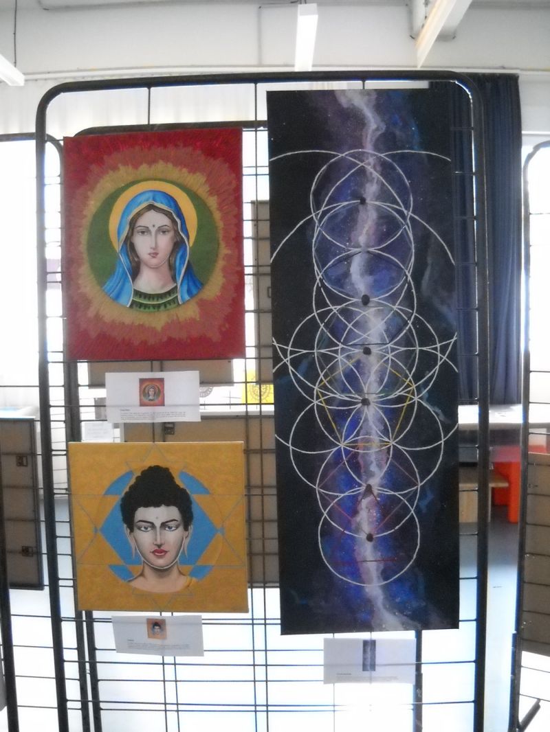 Autistic exhibition (1)
The day to sensibilize to the autistic people was done in March. During the 3 days before (and 2 were from the weekend), there was an exhibition at the Internationale City of the Tapestry. None of the art was linked to the tapestry, but it doesn't matter.
I'll show you a part of the little exhibition we had. I took photos before the opening of the doors.

At your right, you can see the 7 major chakras. Unfortunately, the 7 stones on the paint aren't well shown here.
Mary and Buddha are near, also in paintin
