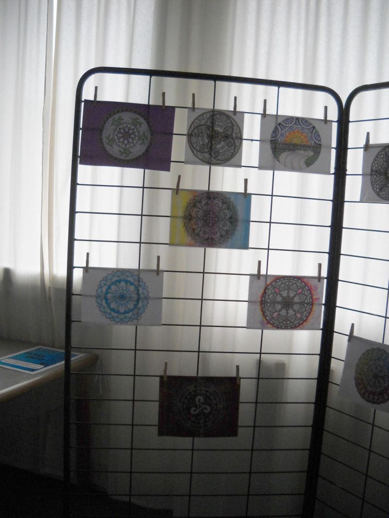 Autistic exhibition (8)
The day to sensibilize to the autistic people was done in March. During the 3 days before (and 2 were from the weekend), there was an exhibition at the Internationale City of the Tapestry. None of the art was linked to the tapestry, but it doesn't matter.
I'll show you a part of the little exhibition we had. I took photos before the opening of the doors. All artists have the autistic "trouble".

Those draws were made by again another artist. Obviously they love mandalas!
