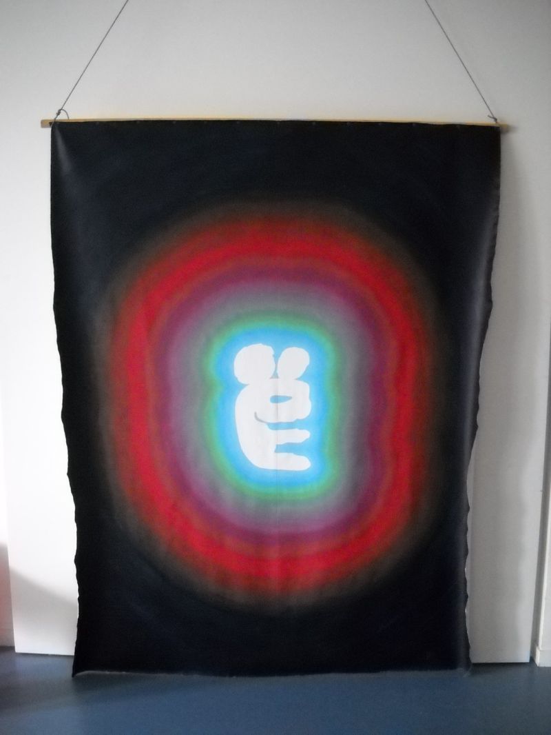 Autistic exhibition (end)
The day to sensibilize to the autistic people was done in March. During the 3 days before (and 2 were from the weekend), there was an exhibition at the Internationale City of the Tapestry. None of the art was linked to the tapestry, but it doesn't matter.
I'll show you a part of the little exhibition we had. I took photos before the opening of the doors. All artists have the autistic "trouble".

I have no idea was the material used is for that art. Nor was explained what was represented. I see a mouse, few other people see a foetus. So mystery mystery!
